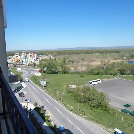 Sunset C8-24 アパート