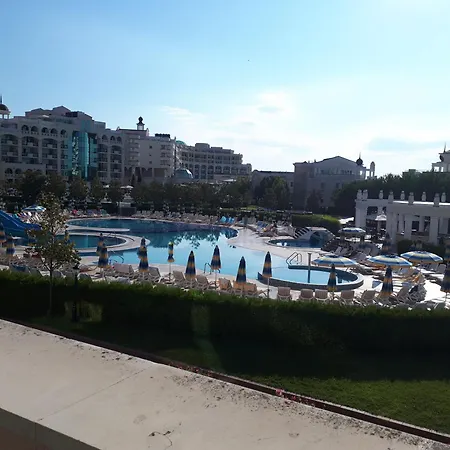 Sunset C8-24 アパート *