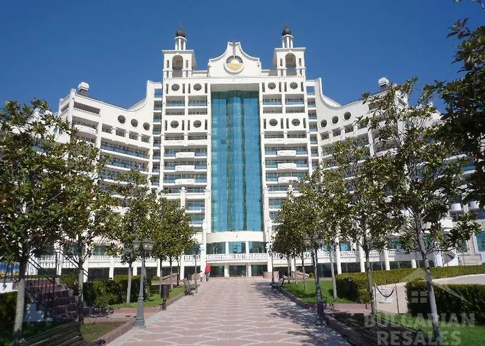 Sunset C8-24 公寓 *